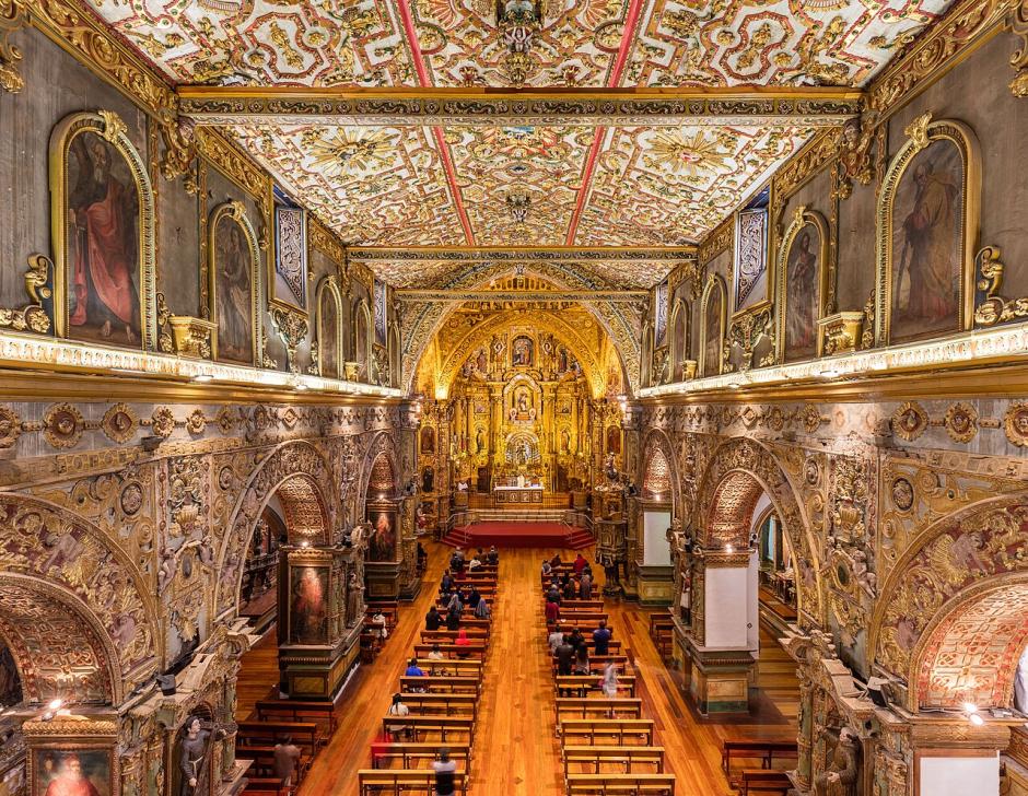 Interior de la iglesia de San Francisco en Quito (Ecuador)