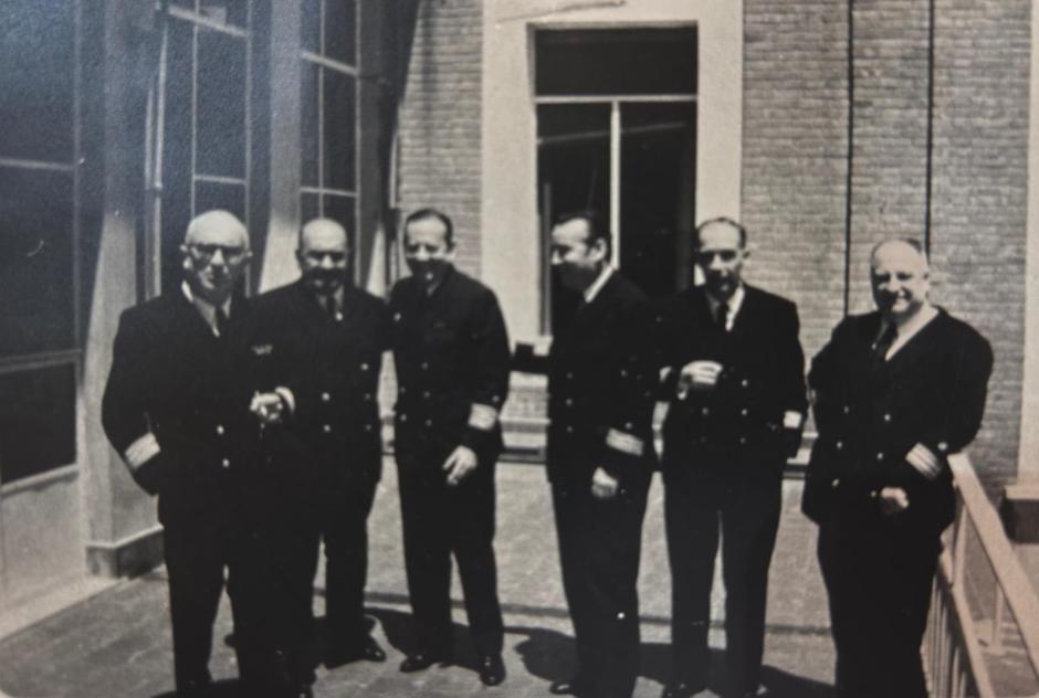 Integrantes del primer curso del Centro de Estudios Superiores de Intendencia de la Armada (CESIA)