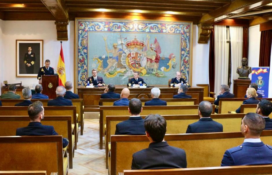Clausura de aptitud en el Aula Magna de la Escuela de Guerra Naval