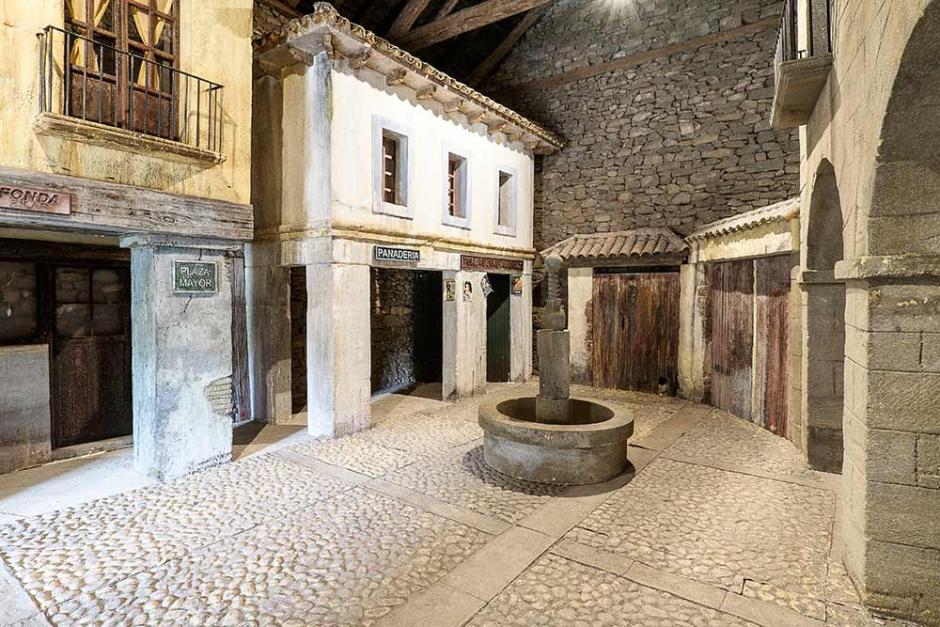 Plaza tematizada en La Borda de Pastores
