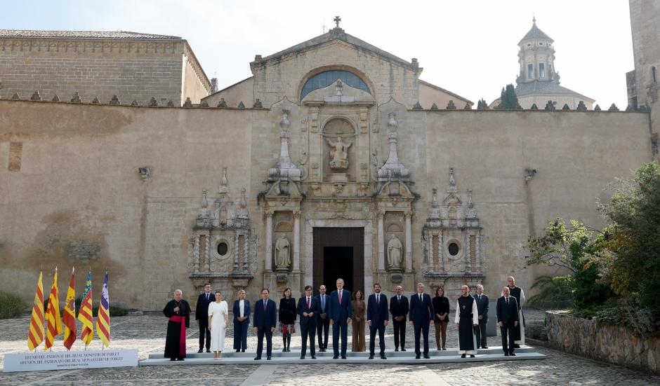 El Rey con los miembros del Patronato del real Monasterio de Santa María de Poblet