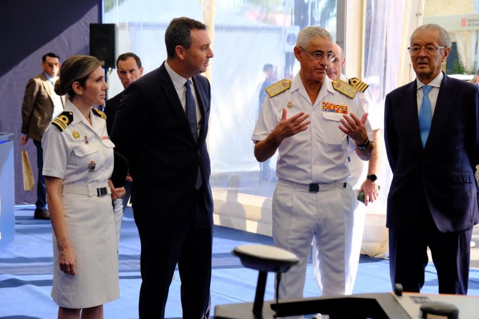 El AJEMA, almirante general Antonio Piñeiro, inaugura el stand de la Armada en el Salón Naútico