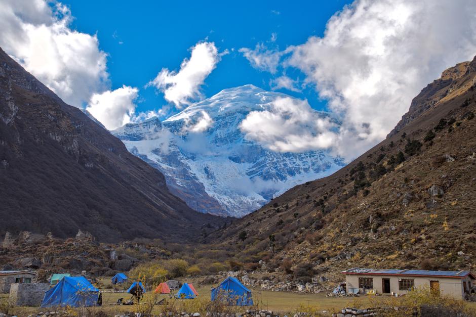 Campamento bajo el pico Jomolhari