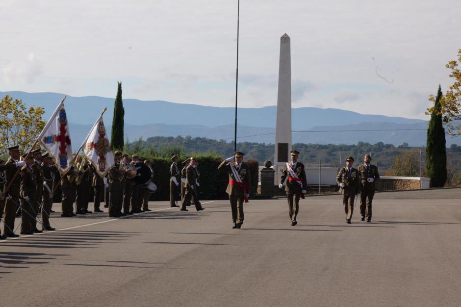 El general de ejército Amador Enseñat y Berea ha presidido la jura de Bandera de 759 alumnos de «La Básica» celebrada en Talarn