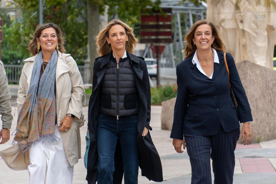 La diputada del PP Cayetana Álvarez de Toledo participa este sábado en un acto de precampaña electoral en Palencia