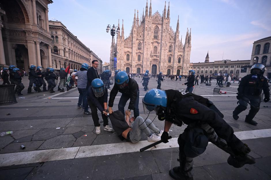 Cargas policiales y detenciones en la plaza del Duomo de Milán