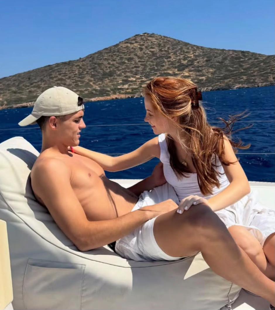 Pau Cubarsí y Martina Riera de vacaciones