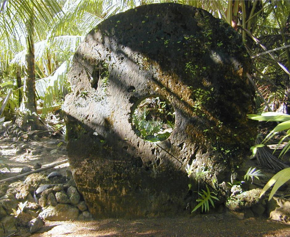 Piedra "rai" de la Micronesia, usada como moneda de cambio