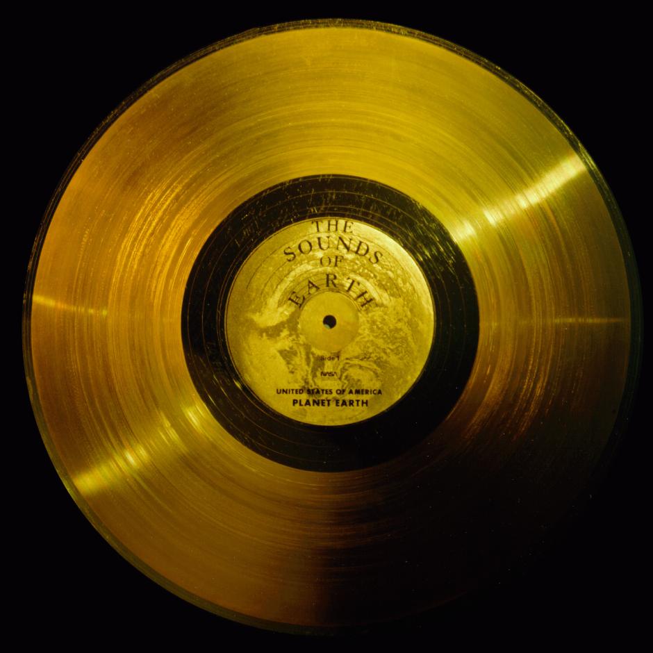 El disco de oro con los "sonidos de la tierra" que viaja en las Voyager