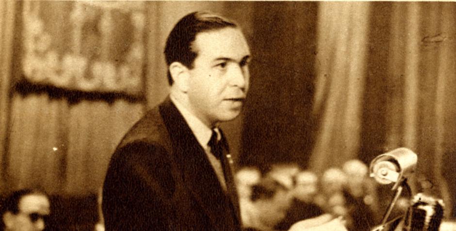 IV Congreso Nacional de Sanidad Municipal celebrado en Madrid en Noviembre de 1947. El profesor Laín Entralgo durante el desarrollo de su conferencia "Lecturas del médico rural"