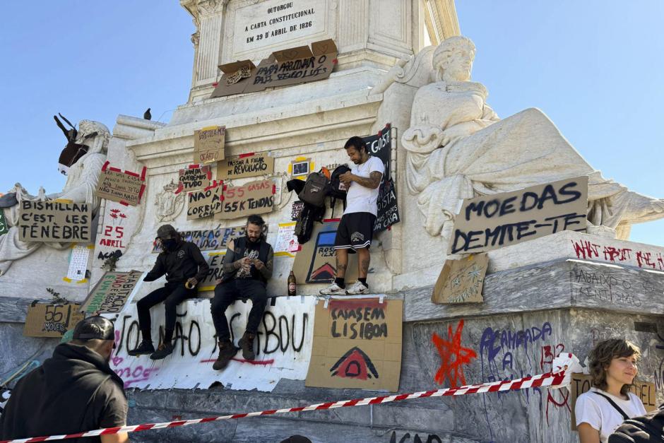 En Oporto se instaló una acampada similar a la de la Puerta del Sol de Madrid