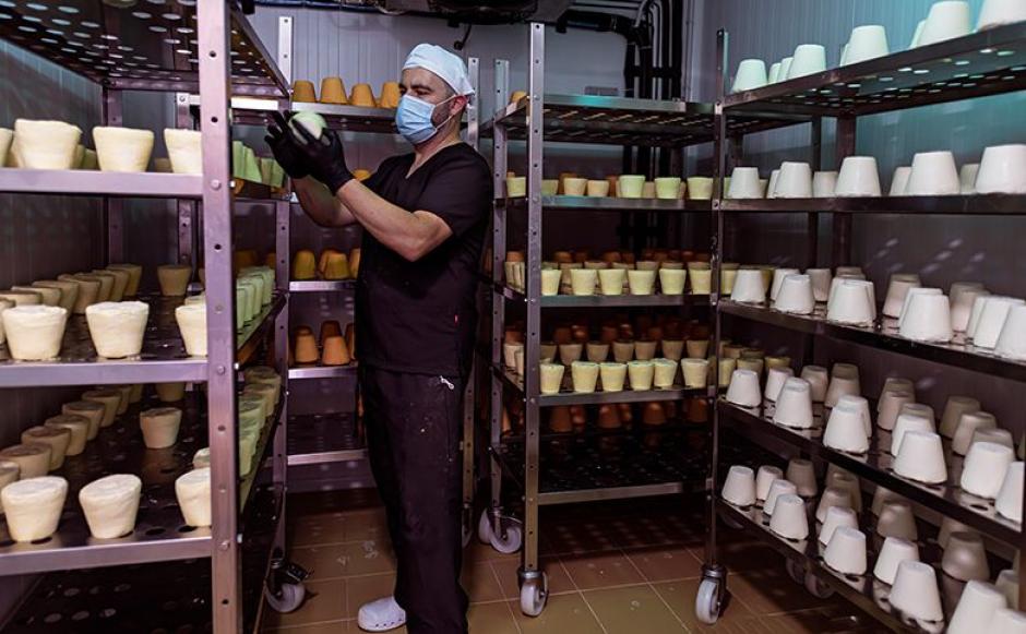 Quesería La Peñona, con afuega’l pitu fresco y curado