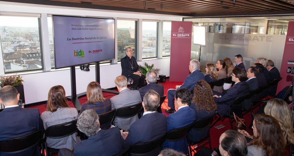 Monseñor Argüello, durante su intervención con los miembros de Bidafarma