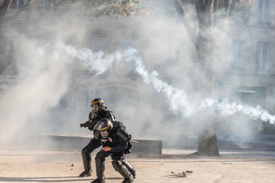 Dos policías en Burdeos durante las protestas del pasado 17 de octubre