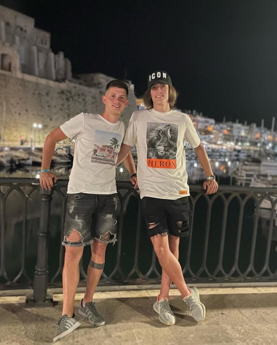 Álvaro Carreras, junto a su hermano Fran
