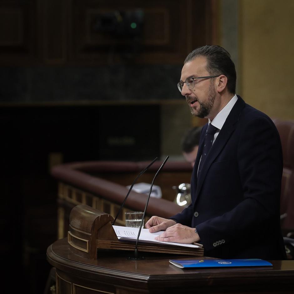 Bienvenido de Arriba en la tribuna del hemiciclo en 2019