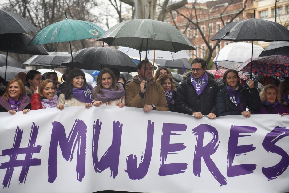 La ministra de Igualdad, Ana Redondo, encabezando la última manifestación por el 8M en Madrid