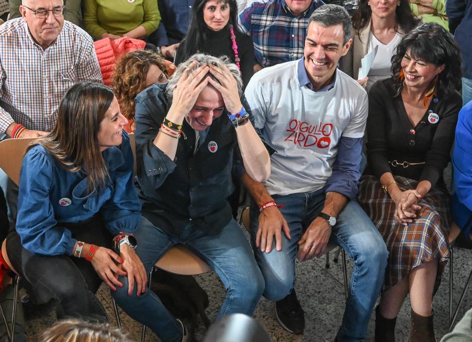 El secretario general del PSOE y presidente del Gobierno, Pedro Sánchez, interviene en un acto de precampaña en Burgos
