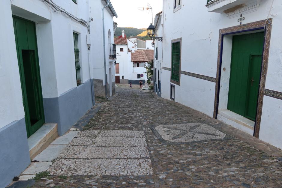'Llanos' en las entradas de las casas de Linares de la Sierra