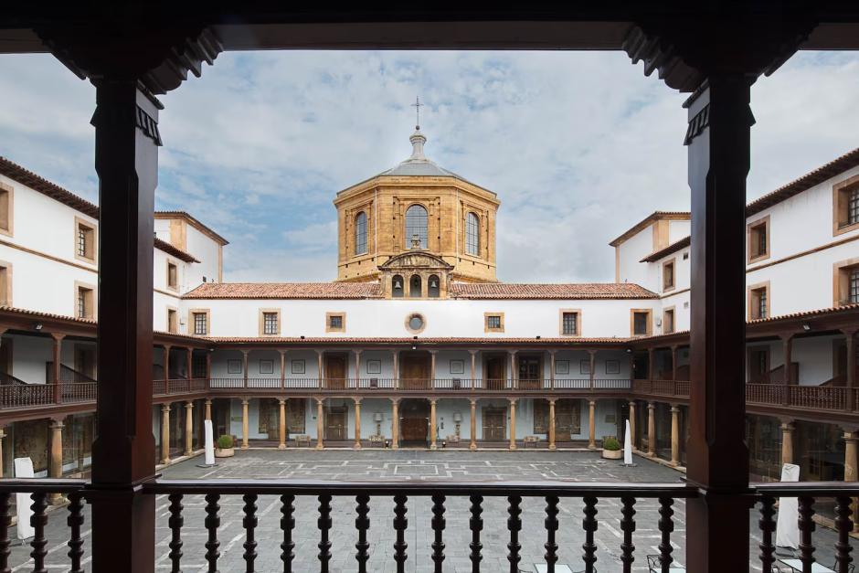 Hotel Reconquista