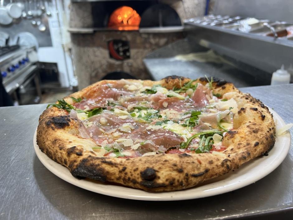 Pizza Luna Rossa
