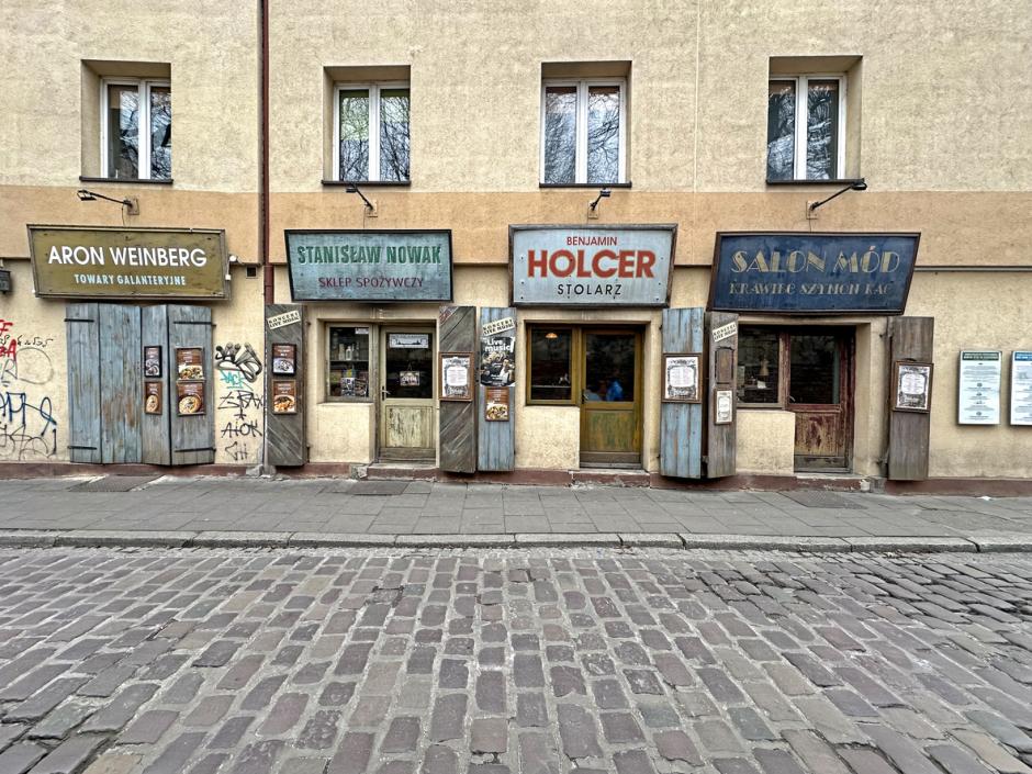 Fachadas de tiendas antiguas en el distrito judío de Kazimierz