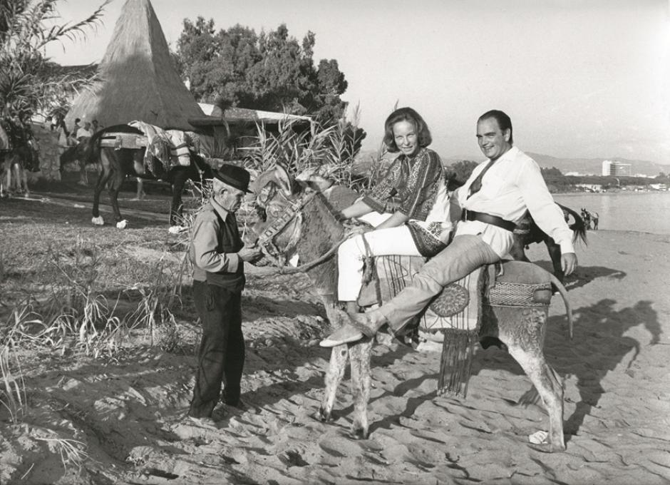 El conde Rudi con su mujer, la princesa María Luisa de Prusia, en la Marbella de los años 60