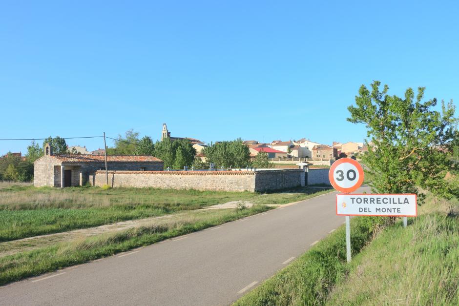 Entrada a la localidad burgalesa de Torrecilla del Monte