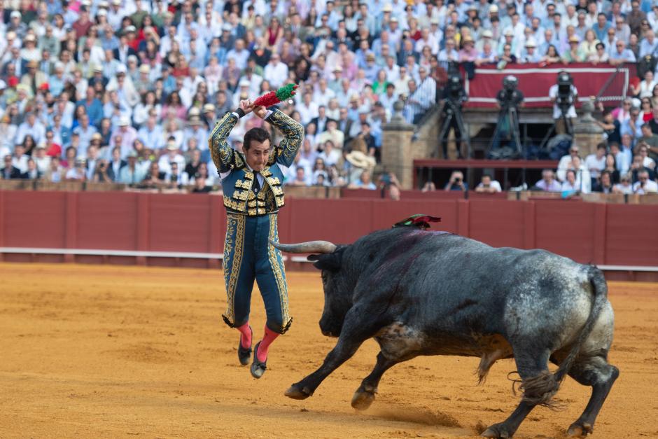 El Fandi durante el trecio de banderillas