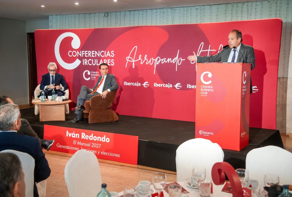 Imagen de Carlos Baño, Jesús Navarro e Iván Redondo tomada este jueves durante el acto organizado por la Cámara de Alicante