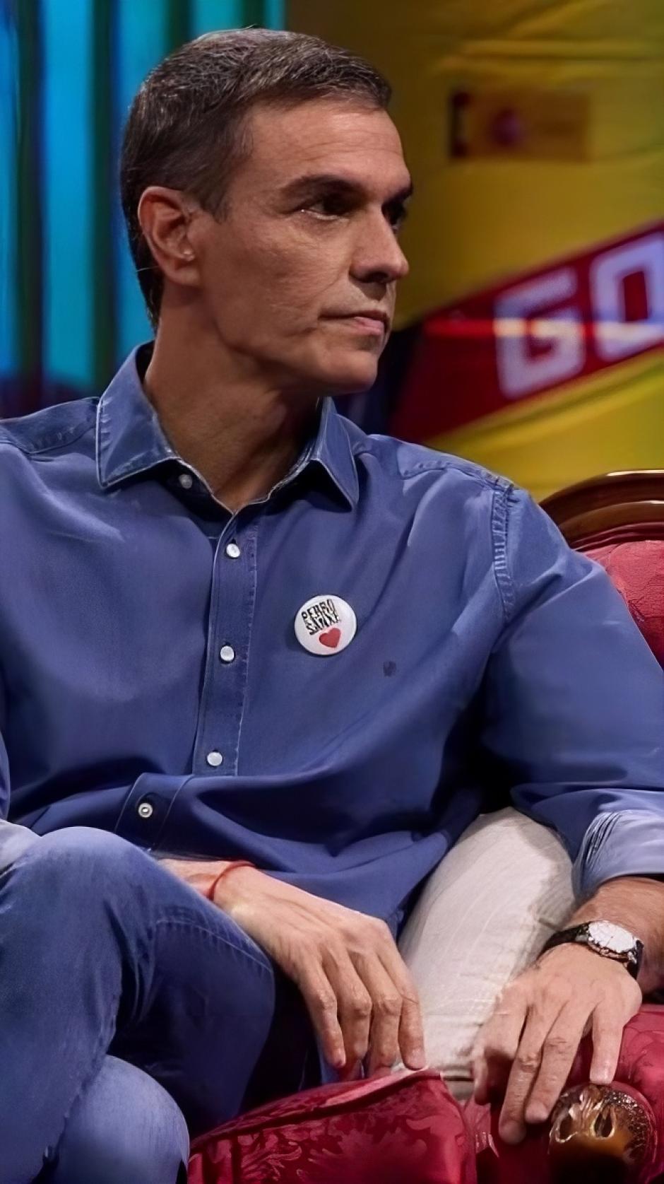 Pedro Sánchez, con camisa de CH y reloj Longines