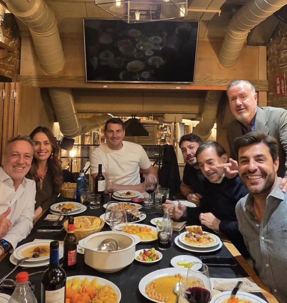 Iker Casillas con Irene Esser y otros amigos