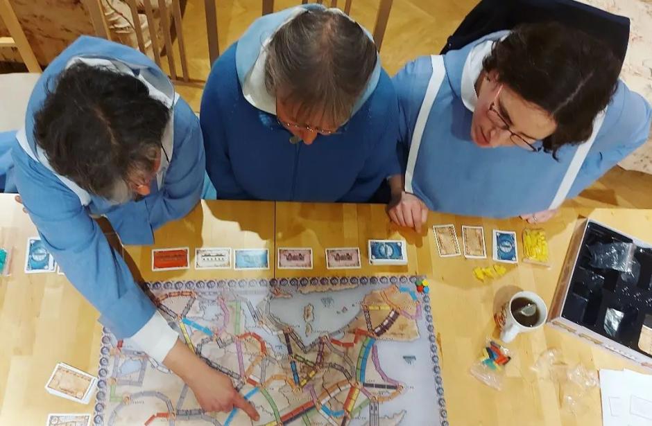 Las hermanas religiosas tienen cada día un momento de recreacion
