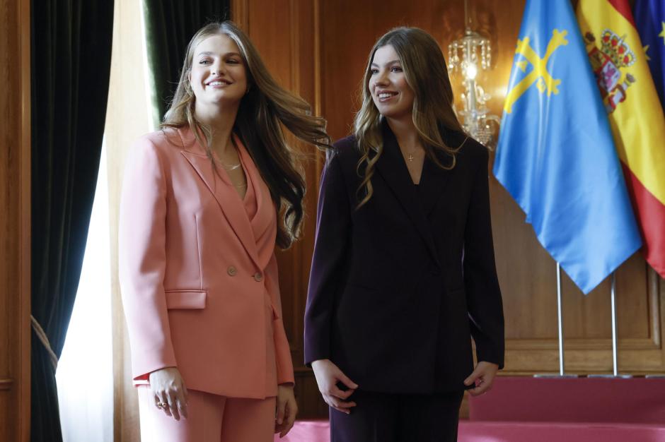 La Princesa de Asturias y la Infanta Sofía, en su primera audiencia juntas, en Oviedo
