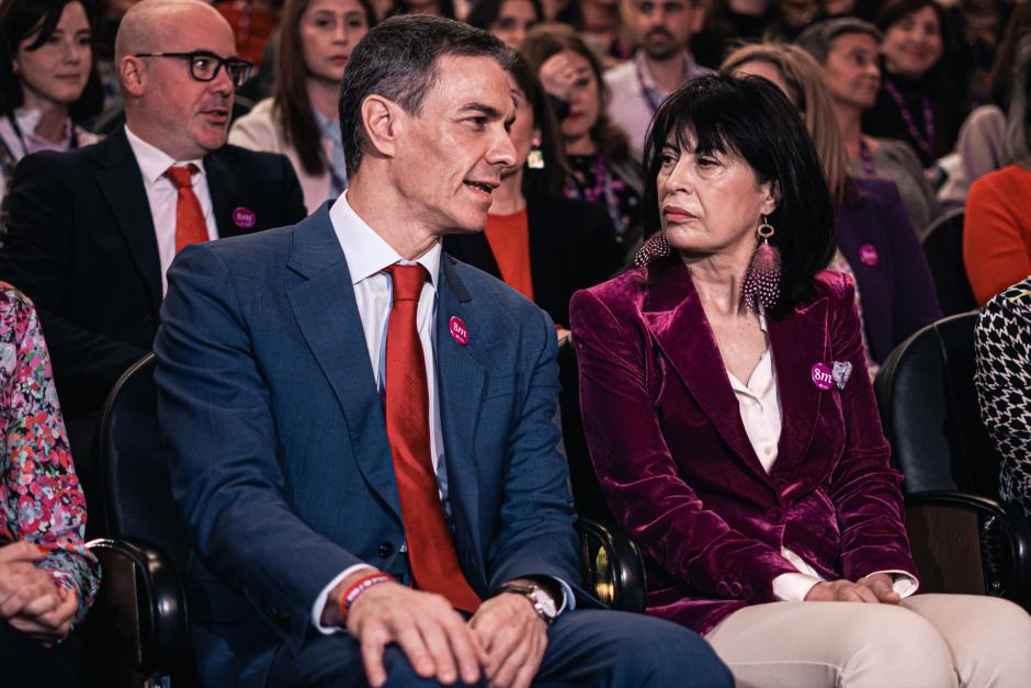 (Foto de ARCHIVO)
El presidente del Gobierno, Pedro Sánchez, junto a la ministra de Igualdad, Ana Redondo, durante el último acto institucional del 8M