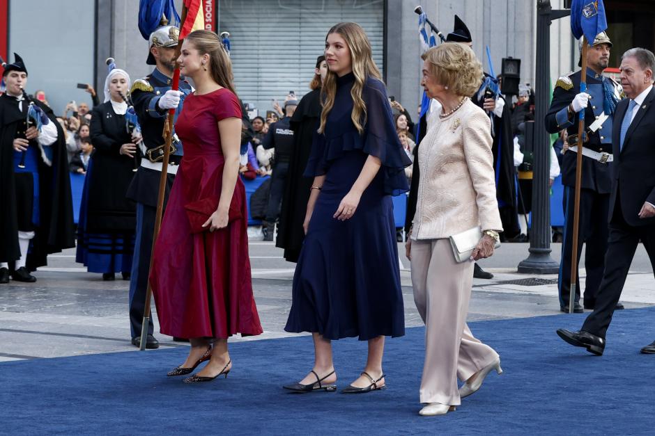 La Princesa Leonor, la Infanta Sofía junto a la Reina Sofía de Grecia