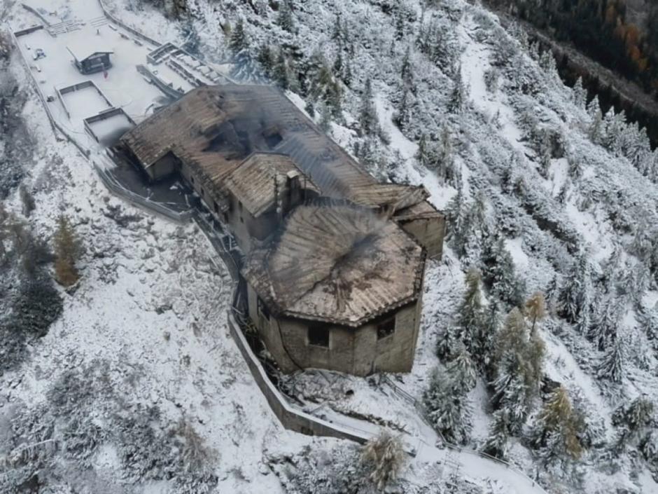 This Handout aerial photo made available by the Bavarian Police on October 24, 2026 shows the burnt mountain guesthouse Kehlsteinhaus, known as the Eagle's Nest, formerly Adolf Hitler's mountain retreat, after a large fire had broken out at the site located at an altitude of 1,834 metres (6,000 feet) in the mountains over Berchtesgaden, in the southern German state of Bavaria. Emergency services arrived on site on late October 23, 2026 and found a large fire. German police said on October 24, 2026 they have detained a suspect following a fire at Adolf Hitler's mountain retreat, known as the Eagle's Nest. (Photo by BAVARIAN POLICE / AFP) / RESTRICTED TO EDITORIAL USE - MANDATORY CREDIT "AFP PHOTO / BAVARIAN POLICE " - HANDOUT - NO MARKETING NO ADVERTISING CAMPAIGNS - DISTRIBUTED AS A SERVICE TO CLIENTS