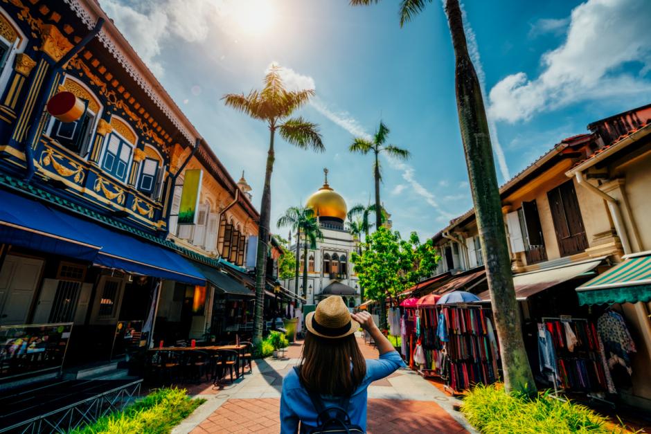 Turista en el barrio malayo de Singapur