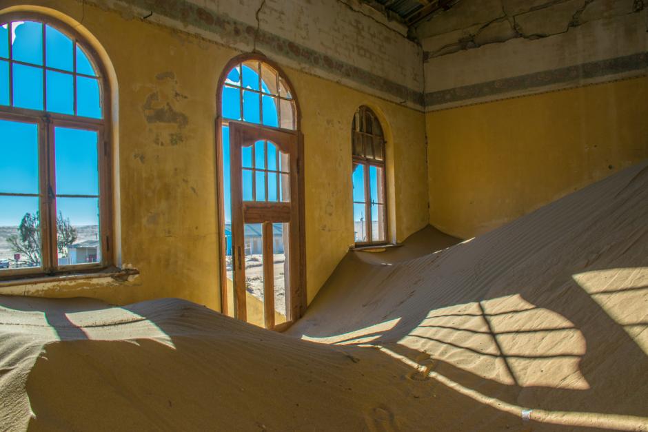 Las dunas se hacen dueñas de las casas
