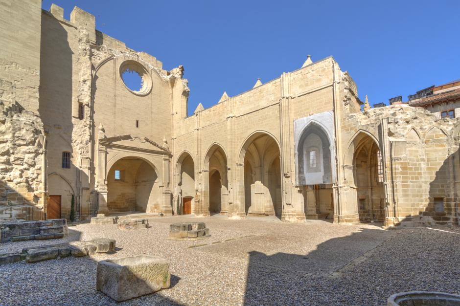 Ruinas de la iglesia de San Pedro en Viana