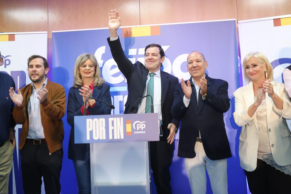 El presidente del Partido Popular de Castilla y León, Alfonso Fernández Mañueco clausura en Zamora, un acto político del PP de Zamora, junto al Presidente provincial, José María Barrios