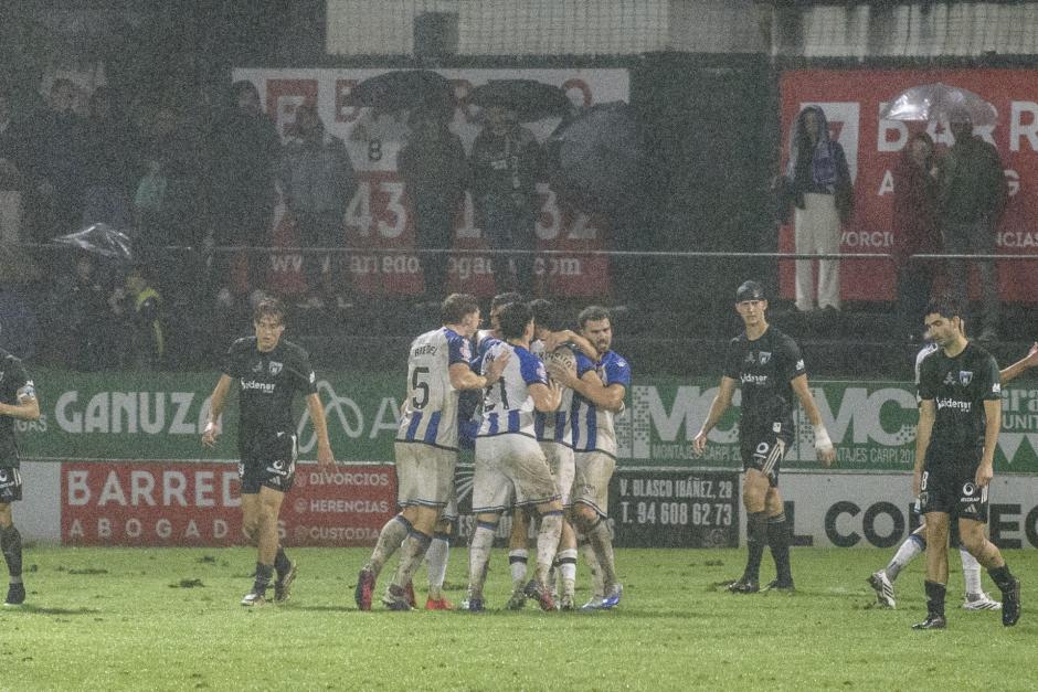 Los jugadores del Espanyol celebran el 2-3