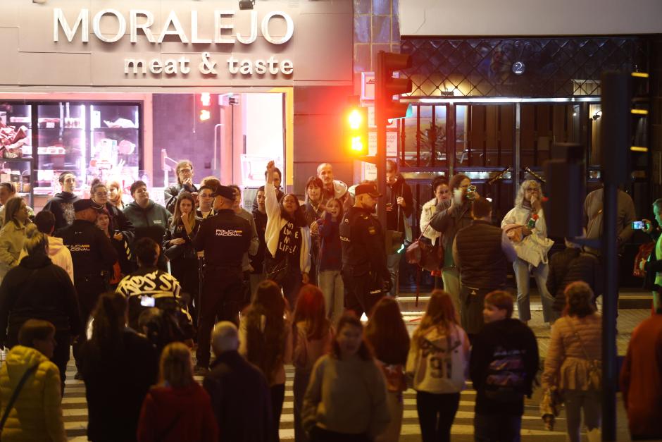 Un grupo de personas trata de boicotear un mitin de Vox en Zamora, este martes
