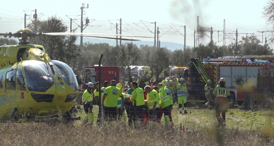 Servicios de emergencias atienden a las víctimas del accidente de Urda