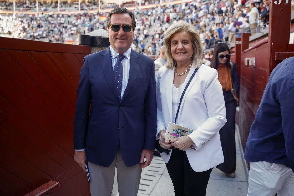 Antonio Garamendi y Fátima Báñez en la feria de San Isidro