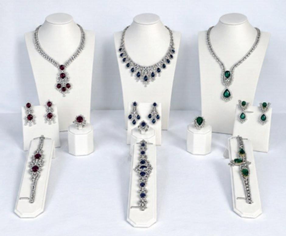 Imagen de las joyas de Zapatero tras la tasación de la Joyería Yanes