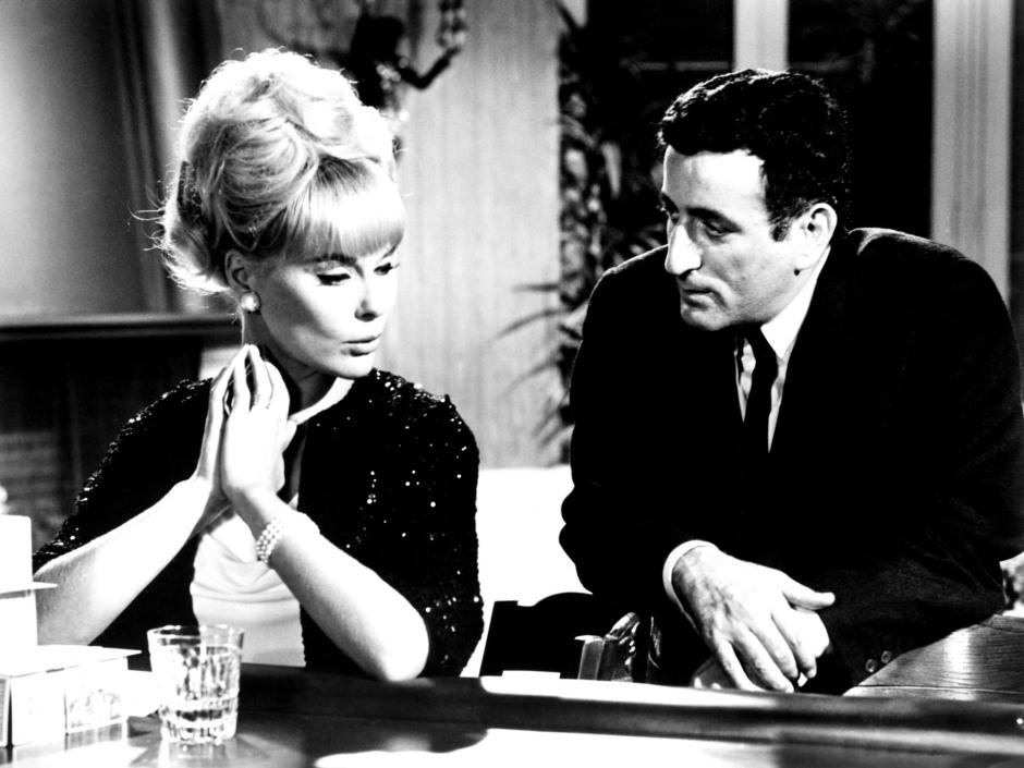 Elke Sommer y Tony Bennett en El Oscar