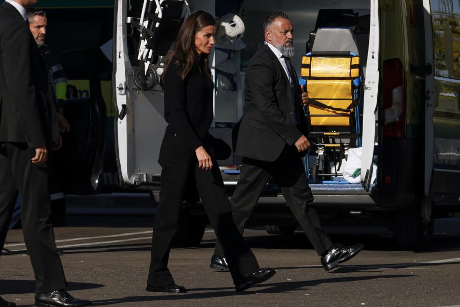 Doña Letizia acude al Hospital Universitario de Toledo a visitar a los heridos