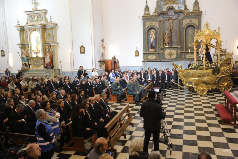 Los asistentes a la misa funeral por los fallecidos en el accidente ferroviario de Urda