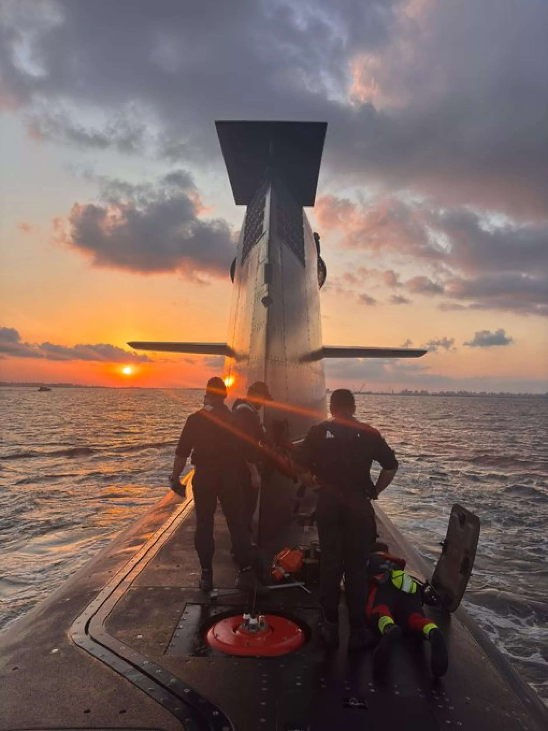 El submarino S-81 Isaac Peral, en AlejandríaArmada